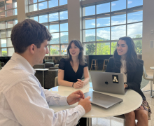 Peer Advisors speak to a student interested in a health career. 