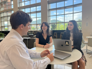 Peer Advisors speak to a student interested in a health career. 